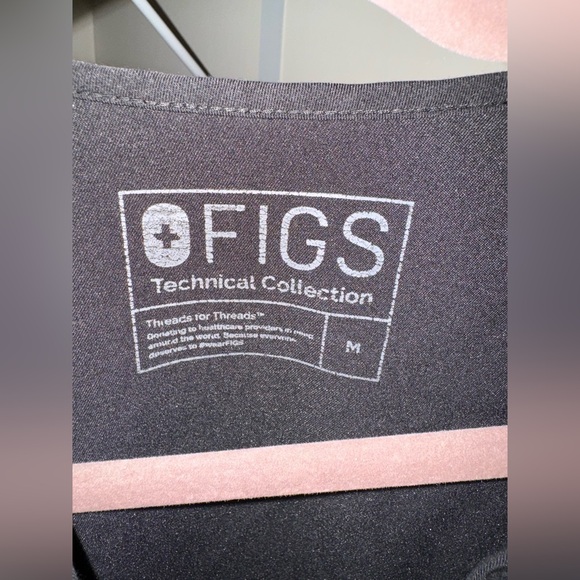 FIGS Black Scrub Top and Pants with Elastic Waistband- Technical Collection - Picture 2 of 8